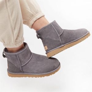 BNIB Ugg Classic Mini II Boot, Size 8 - Shade